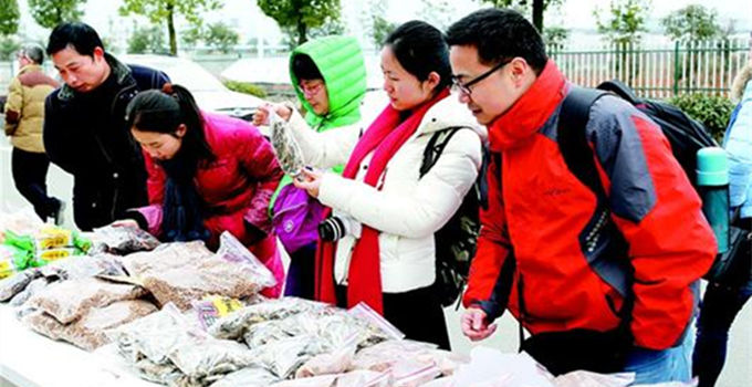 大冶：城裏人下鄉趕集